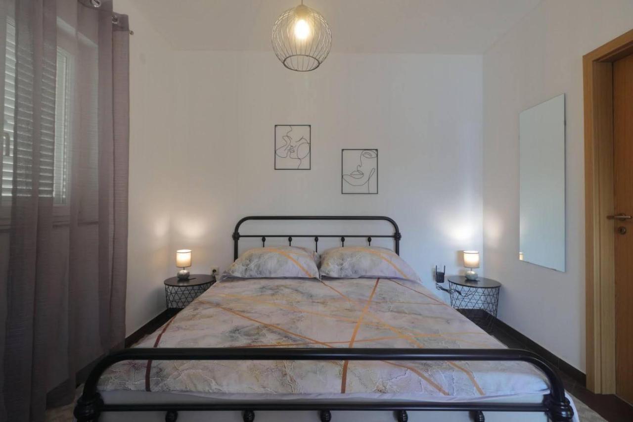 Apartman Studio Pesja オミサリ エクステリア 写真